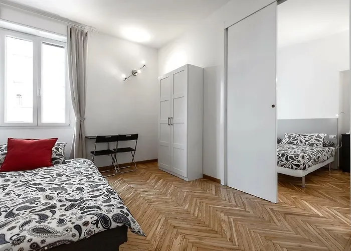 Sweet San Lorenzo, Right In The Centre *