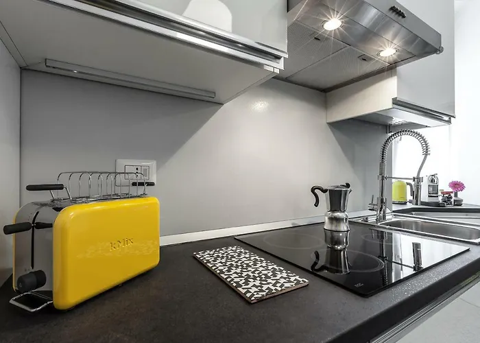 Sweet San Lorenzo, Right In The Centre *