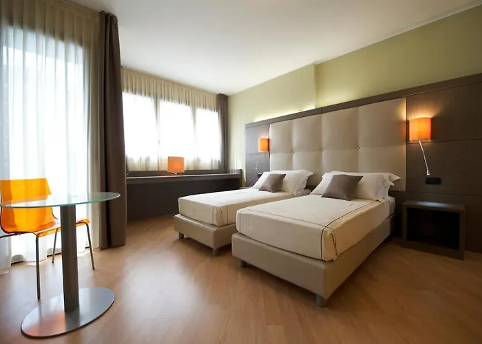 מלון Acca Palace - Aa 4*