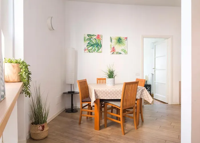 Sweet San Lorenzo, Right In The Centre * Milan