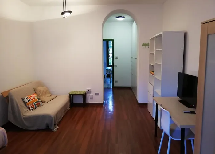 奥洛纳广场公寓 *