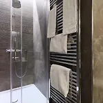 아파트 Contempora - Elegant Urban Retreat In The Heart Of - Brera