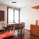 Youhosty - Vittadini 5 Apartment