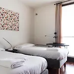 Youhosty - Vittadini 5 Apartment
