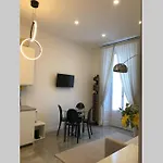 Casa Alberto Da Giussano, Elegante Bilocale In Centro Con Balcone Sul Parco Διαμέρισμα *