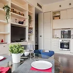 The Rent - Bright Two-bedroom In De Amicis דירה *