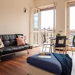 The Rent - Bright Two-bedroom In De Amicis דירה