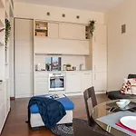 The Rent - Bright Two-bedroom In De Amicis * מילאנו