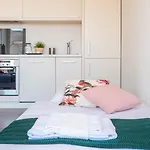 The Rent - Bright Two-bedroom In De Amicis * מילאנו