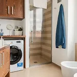 The Rent - Bright Two-bedroom In De Amicis דירה *
