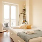 The Rent - Bright Two-bedroom In De Amicis