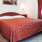 Mondial Hotel 2*