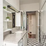 Two-bedroom Near Corso Indipendenza
