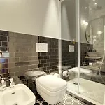Guest house Guesthost - Dimora Claudia Luxury 3*