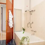 The Rent - Beautiful Three-bedrooms Near Metro Lodi Apartment *
