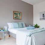 The Rent - Beautiful Three-bedrooms Near Metro Lodi Apartment