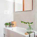 The Rent - Beautiful Three-bedrooms Near Metro Lodi Apartman