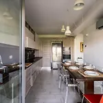 The Rent - Spacious Four-bedroom Close To Forlanini Distrct شقة ميلان