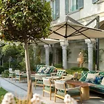 Four Seasons Hotel 5*