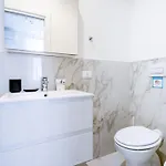 Italianway - The B Village Business Appartement *