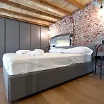 Isola Stylish Loft In