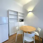 Lägenhetshotell Easy - And Navigli 3*