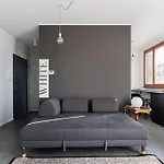 Black & White Flat In Naviglio/ Porta Genova * Milán