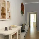 Chic Design Flat - Center & Balcony Appartamento *
