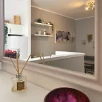 Chic Design Flat - Center & Balcony Appartamento *