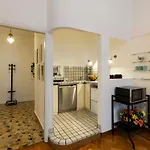 Apartment Living Isola Mailand