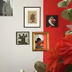 Rosso A Milano, Vicino Allo Ieo アパート ミラノ
