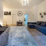 San Babila - Luxury Milanese Apartment