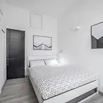 The Minimal Chic - Isola Garibaldi *