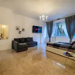San Babila - Luxury Milanese Apartment *