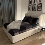 San Babila - Luxury Milanese Apartamento Milão