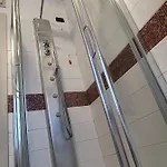 Double Private Bathroom Bocconi Prada Ied Vendégház 3*
