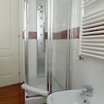 Double Private Bathroom Bocconi Prada Ied Vendégház