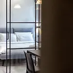 Daire New & Bright Balcony Flat By Station Milano