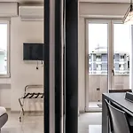 Daire New & Bright Balcony Flat By Station Milano