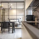 Daire New & Bright Balcony Flat By Station *