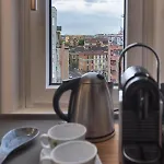 New & Bright Balcony Flat By Station