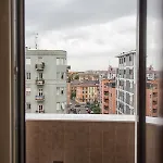 New & Bright Balcony Flat By Station Milano