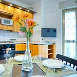 Guesthost - Casa Graziella, Bilocale A 5 Minuti Dal San Raffaele Per 5 דירה מילאנו