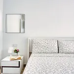 Just Urban - Modern 1-br Flat With 90 Sqm Terrace - M4 Tolstoj ميلان