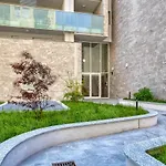 Just Urban - Modern 1-br Flat With 90 Sqm Terrace - M4 Tolstoj アパート *