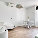 Joivy Superb 2bed Flat With Balcony *