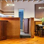 Retreats Navigli ميلان