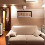 Skyline In Citta Studi A 1 Minuto Dal Metro Con Terrazzo Wi-fi E Netflix Lägenhet *