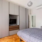 Cozy In A Shared Close To Linate Airport Stanza In Condiviso A Due Passi Da Linate Habitación en casa particular