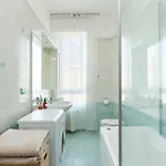 Two Spacious Bedrooms 1 Minute To Metro Stop Apartamento *